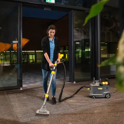 Lavadora de Estofos 1200W Karcher PUZZI 8/1 ADV
